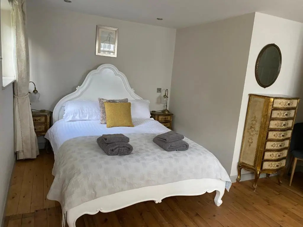 Monmouth House Apartments