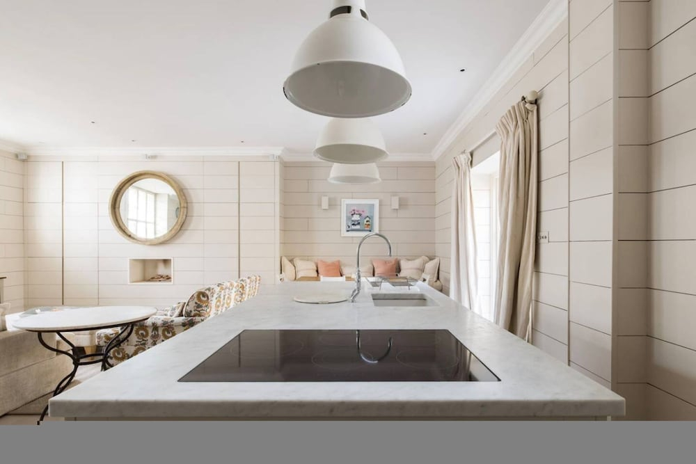 Parkside Mews 3 Bedroom Home With Garden