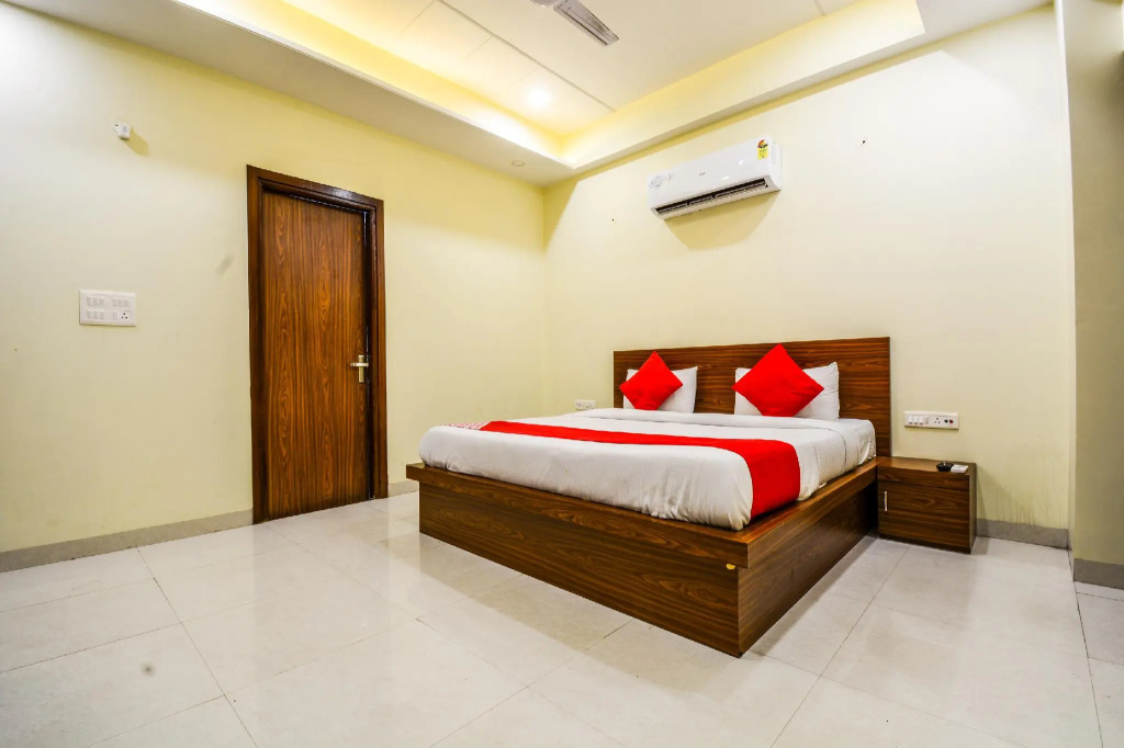 OYO 22204 Hotel Mark Inn