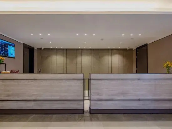 Homeinn Plus Hotel (Danyang Glasses Industrial Park Railway Station)