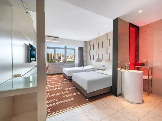Yueyue Hotel(Zhengzhou Boudou·Xinxiang Confucius Temple Metro Station Store)