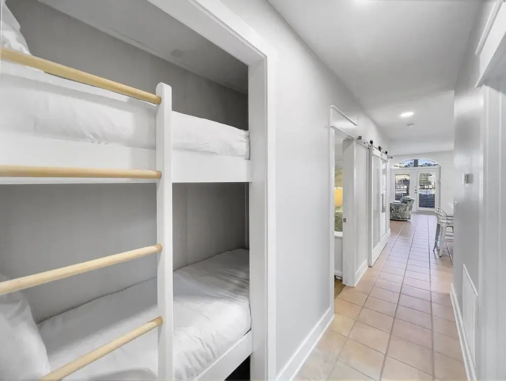 Lagoon Lounge 3 Bedroom Condo by Redawning