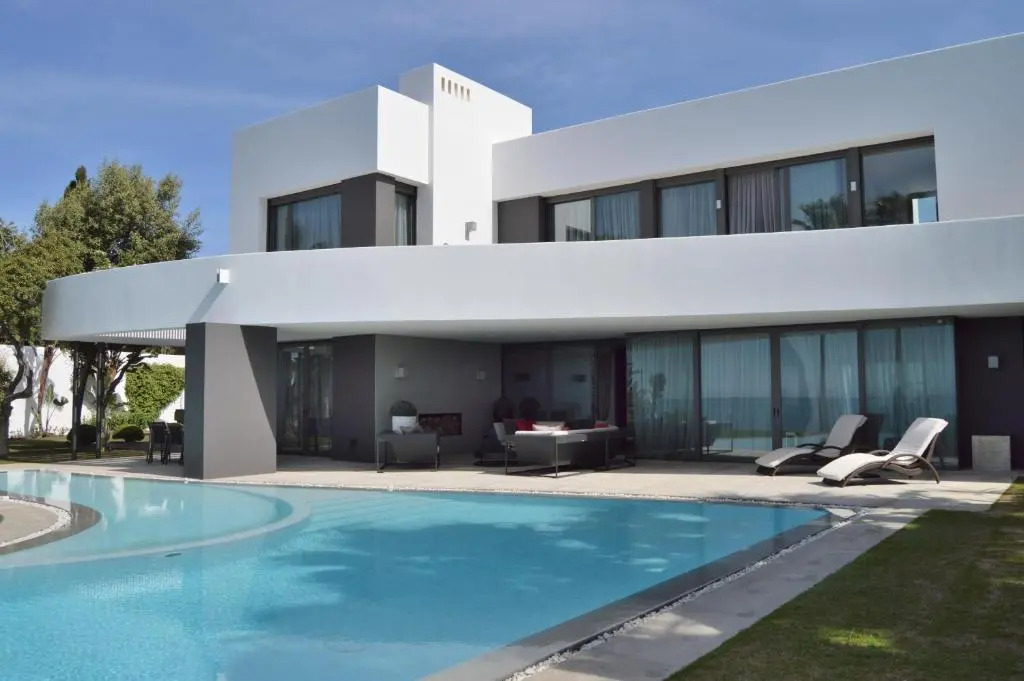Modern Designer Villa 34121743 Direct Seafront Los Monteros Marbella for Holiday Rentals