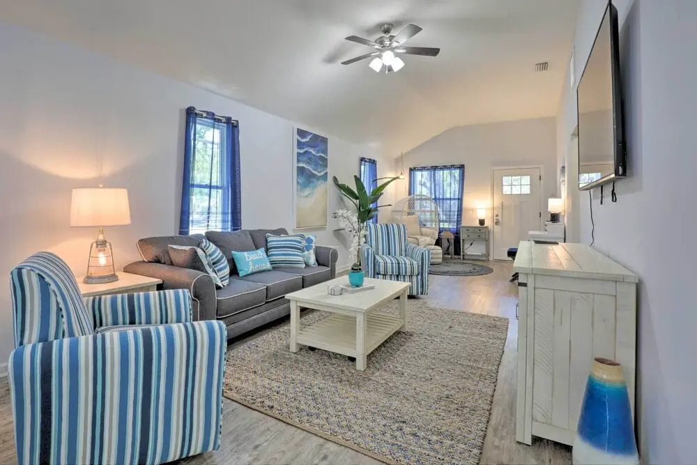 St Augustine Beach Cottage: Walk to Water!