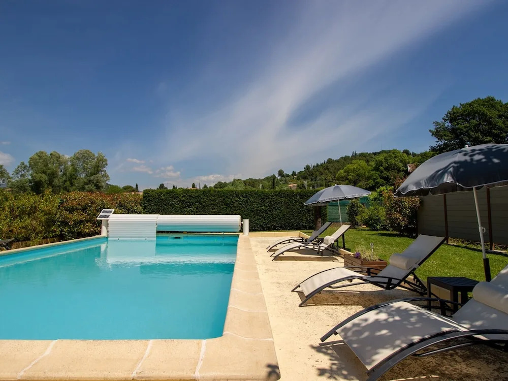 Holiday Home in Gargas Near Route des Ocres