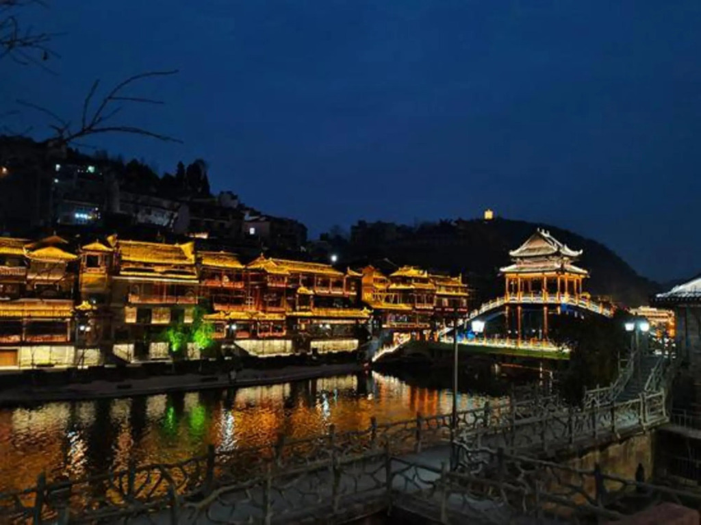 Xifeng Shouma Hostel Huilongge(凤凰西风瘦马客栈)