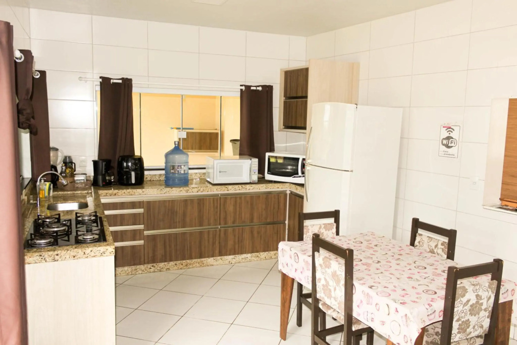 Casa com ar condicionado a 350 mt da Praia da Vila, Imbituba internacional ar cond