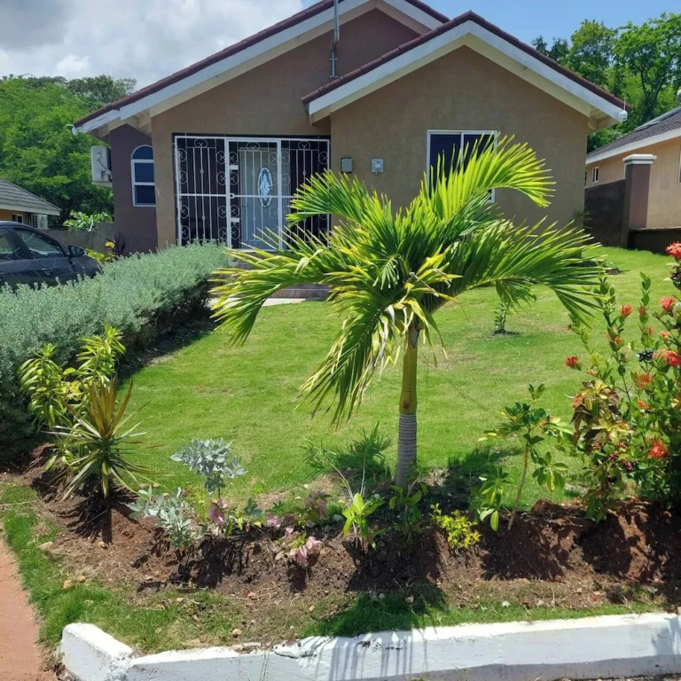 Luxurious 3-bedroom House in Ocho Rios With Private Entrance