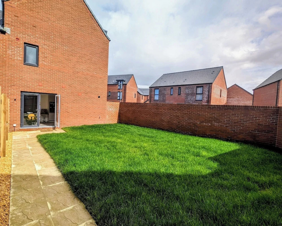 Charming 4-bed House in Newport
