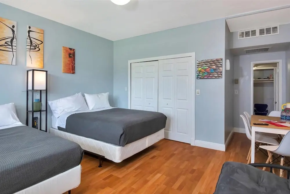 Gorgeous Spot in Hallandale Beach With Pool!!