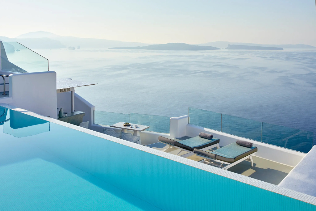 La Perla Villas and Suites