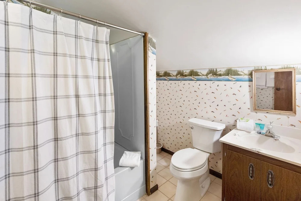 Winterset 8 pet Friendly 4 Bedroom Townhouse by RedAwning