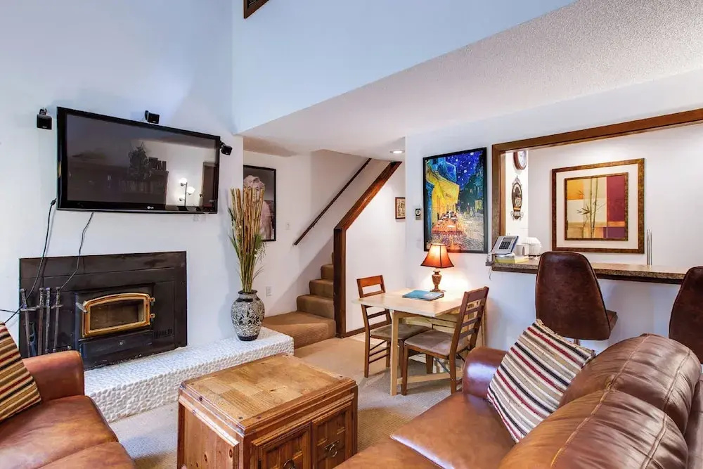 Snowater Condo Story Condo With Wifi- Sleeps 4 - Beautifully Decorated