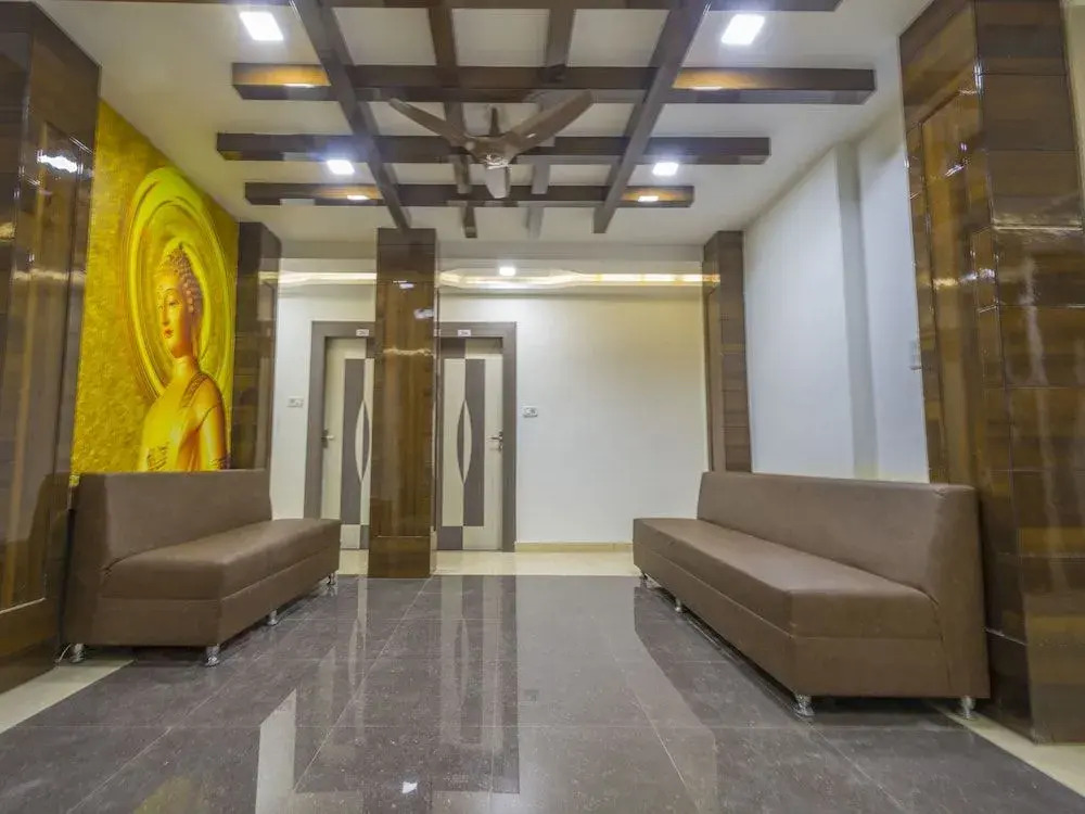 OYO 14022 Hotel Saya Inn