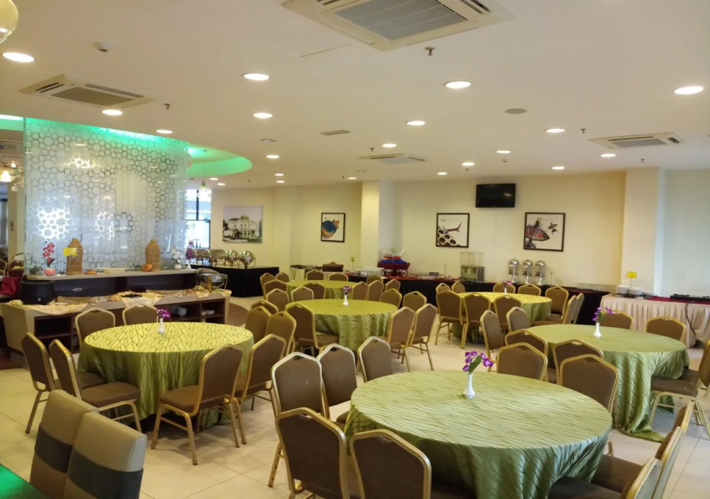 The Grand Puteri Hotel