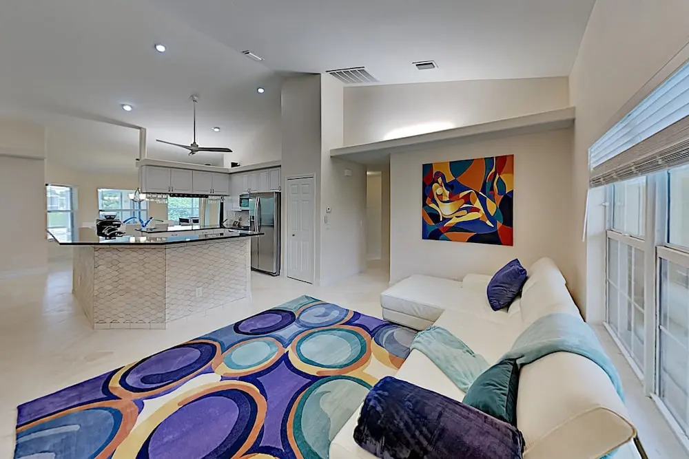 Tropical W/ Screened Lanai, Saltwater Pool 4 Bedroom Home