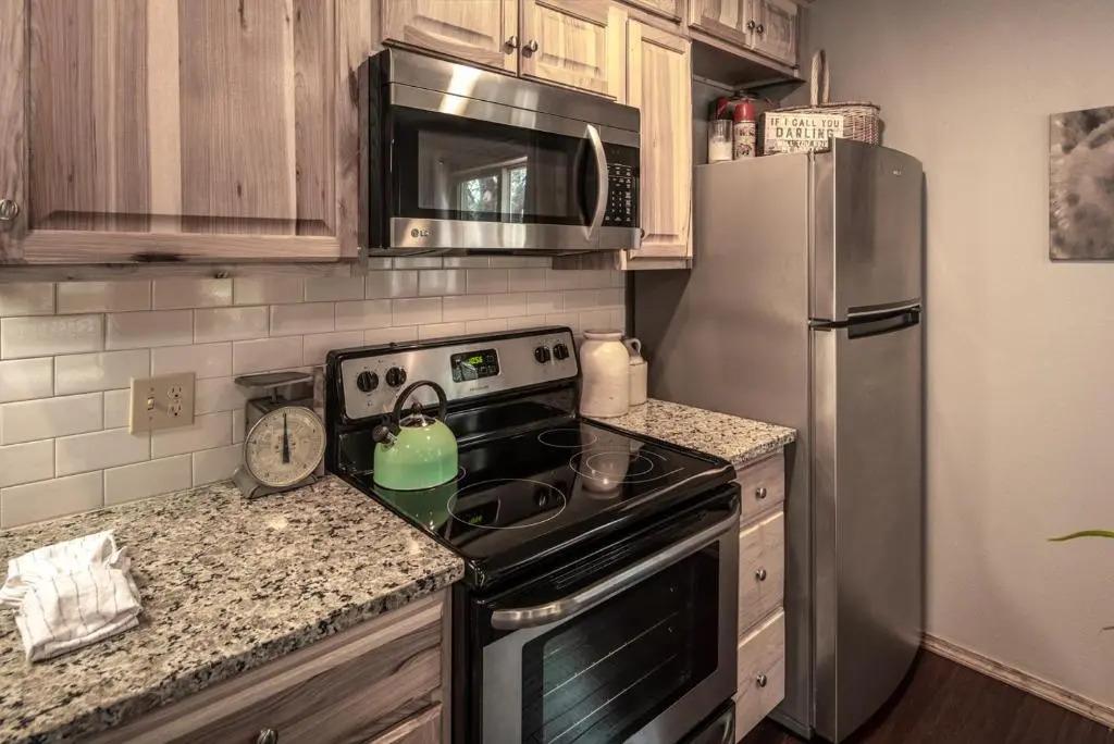 Starlight Cabin, 1 Bedroom, Sleeps 4, Great Views, Hot Tub, WiFi, HDTV