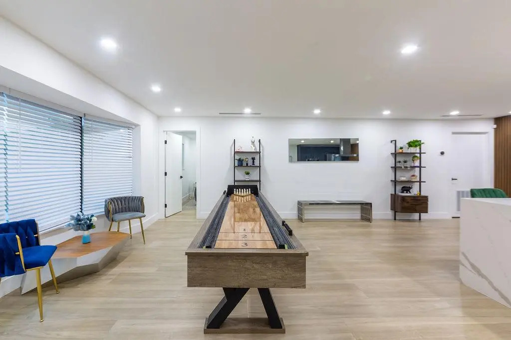 Cozy New Villa w/Cool Cabana+Fire Pit & Games