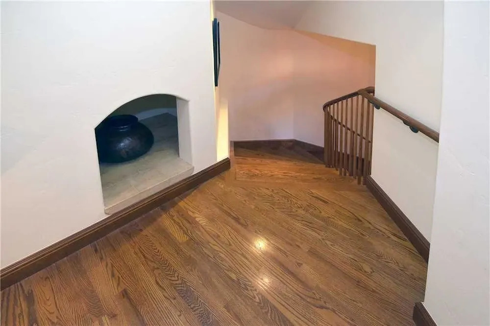 Holden Road Residence 5 Bedrooms 6 Bathrooms Condo