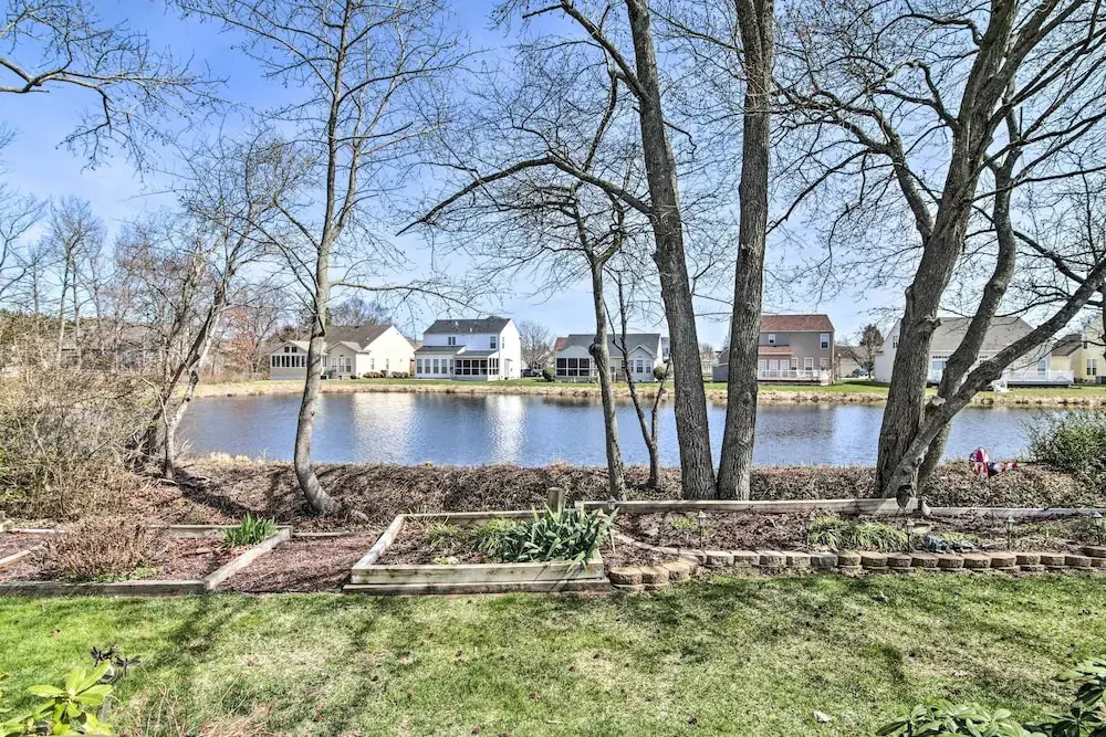 3 Mi to Bethany Beach: Gem w/ Deck & Pool Access
