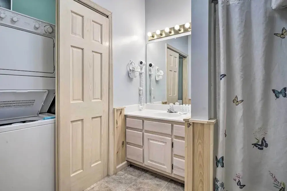 Hot Tub & Private Deck: Rustic Pigeon Forge Cabin