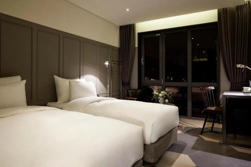 Hongdae Nine Brick Hotel