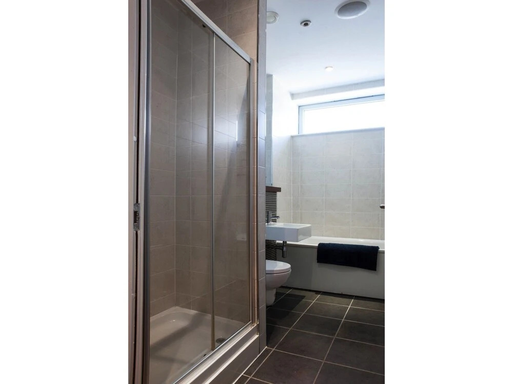 Spacious 2BR Central Glasgow Flat for 4