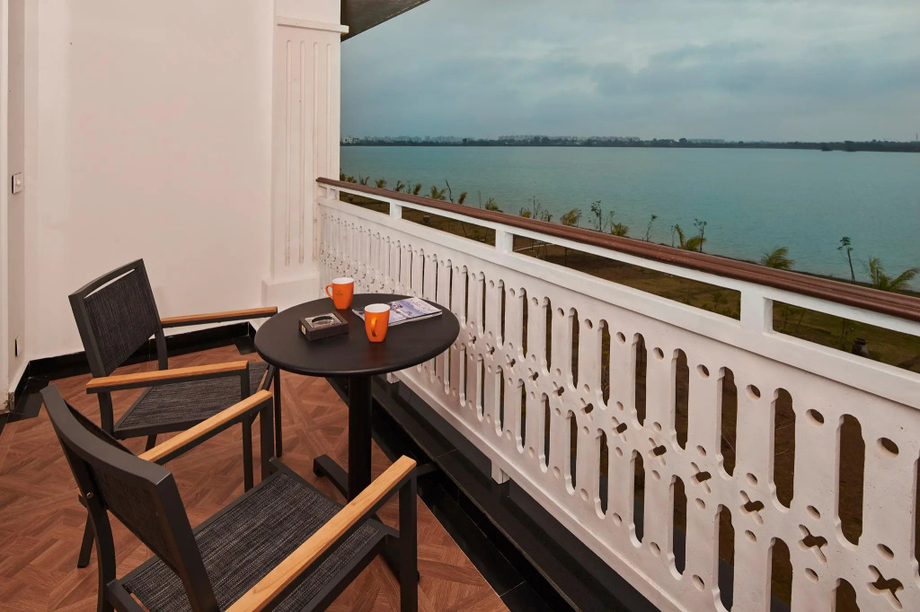 MAYFAIR Lake Resort