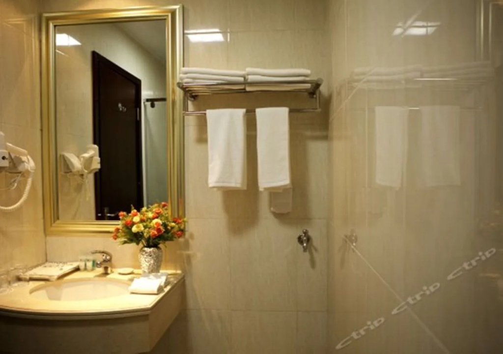 Yi Long International Apartment