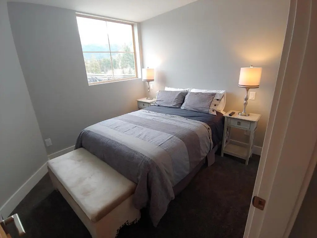 Tyndalstone Lodge 3 Bedroom in the Heart of Village North Whistler