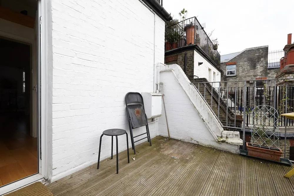 East London 1 Bedroom Flat With Terrace