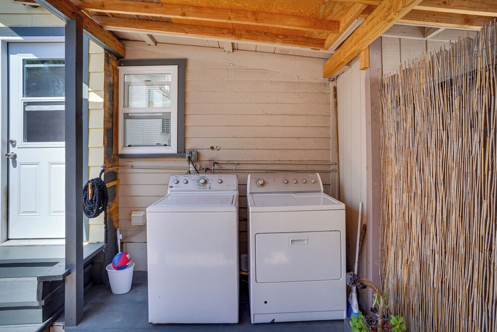Huntington Beach Haven w/ Gas Grill: Near Water!