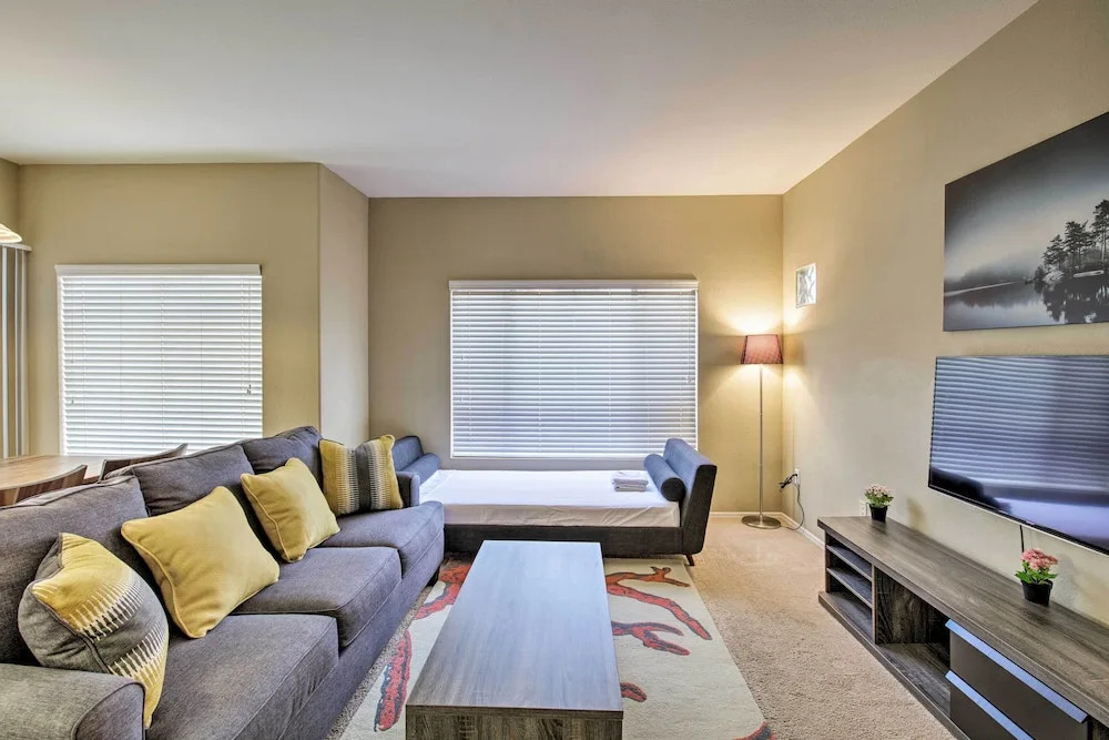 Condo w/ Pool Access, 5 Mi to Tempe Diablo Stadium
