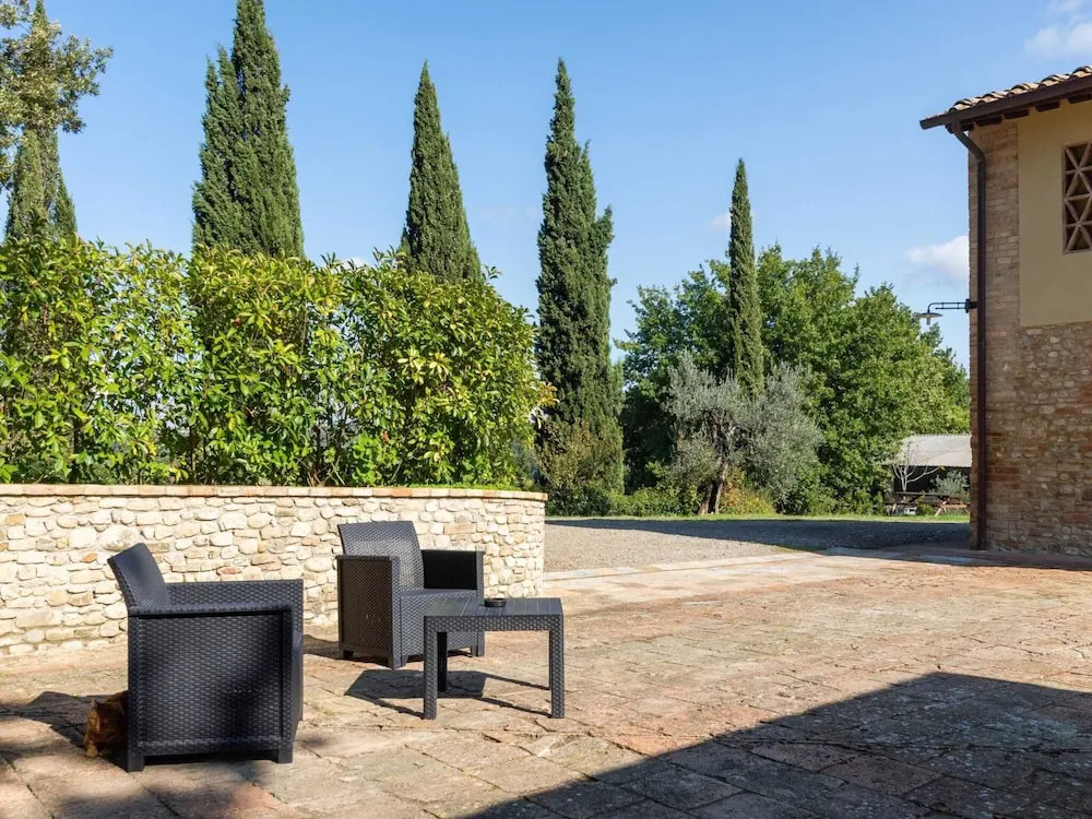 Farmhouse in Tuscany with Pool & Vineyard View