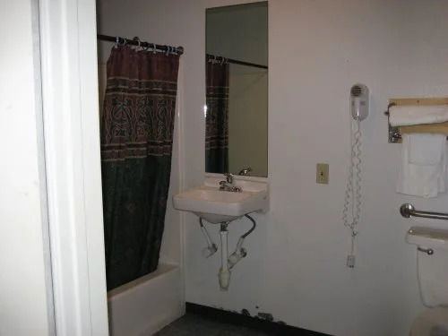 Mustang Inn and Suites