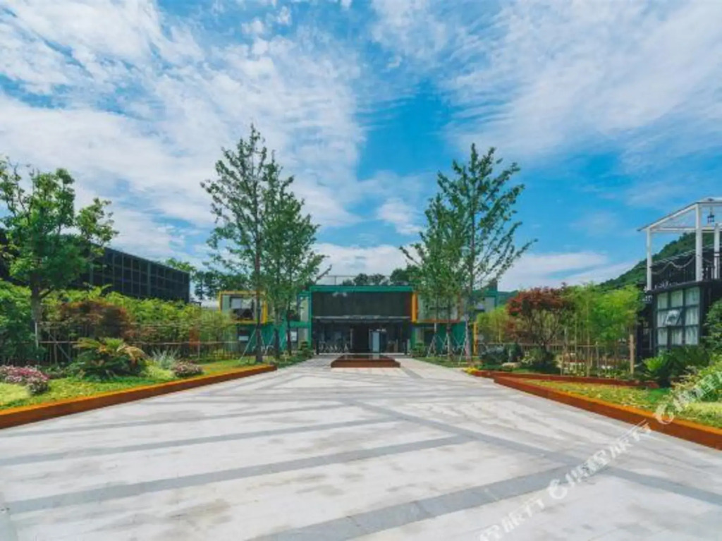 Floral Hotel·Yuyao Intensive Tribal Hotel (Siming Lake Scenic Area)