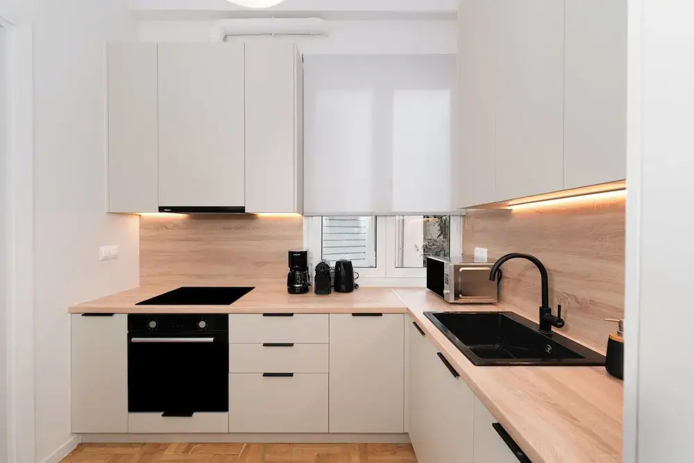 Spacious & Stylish Athens Apartment - Walk To Metro