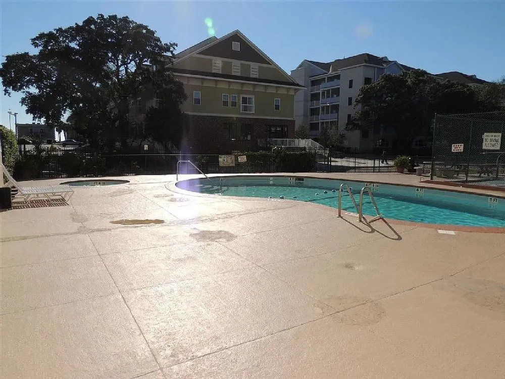 Holiday Towers 206 3 Br condo by RedAwning