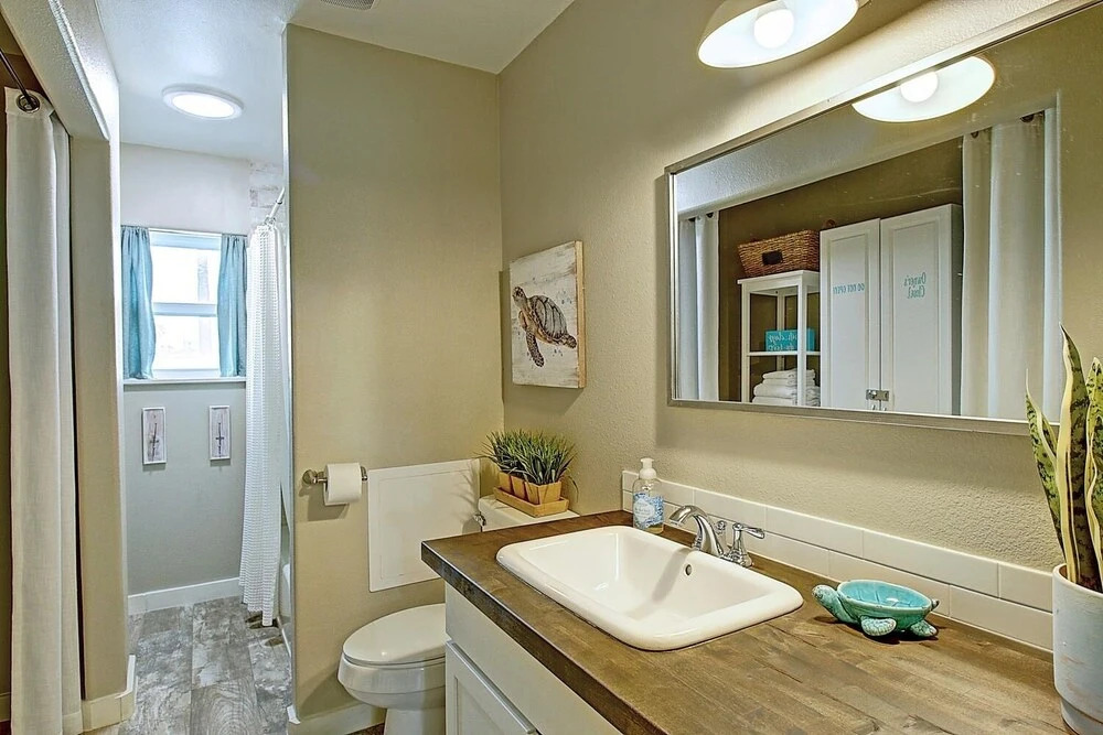 Janie Mae's 1 Bedroom Condo by Redawning