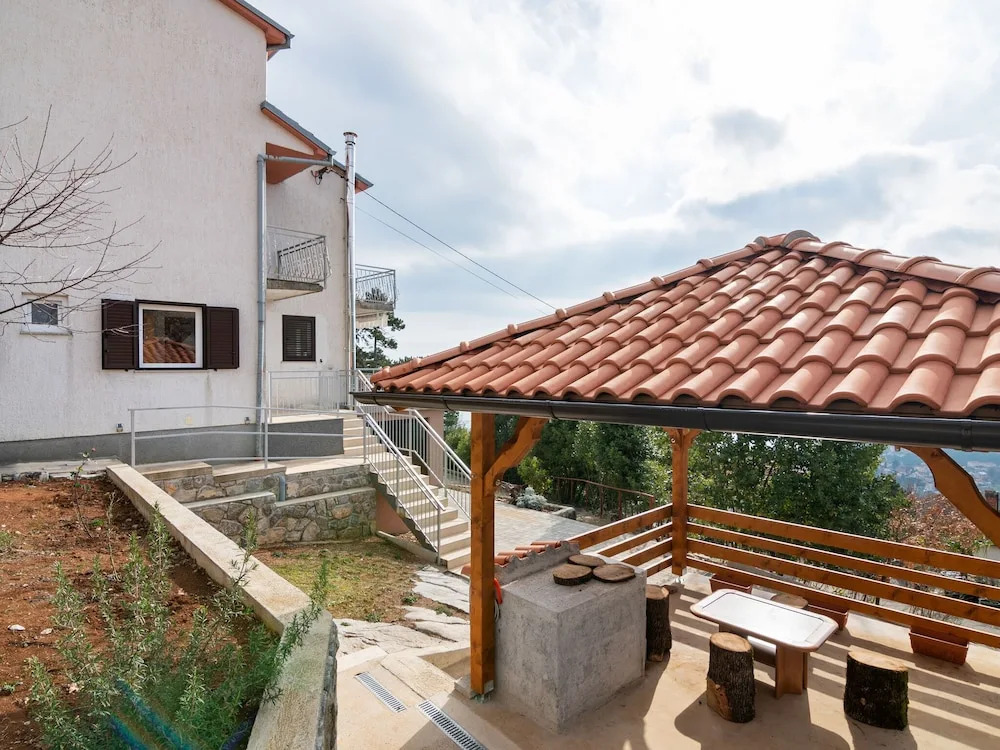 Lovely Apartment in Veprinac With Private Terrace