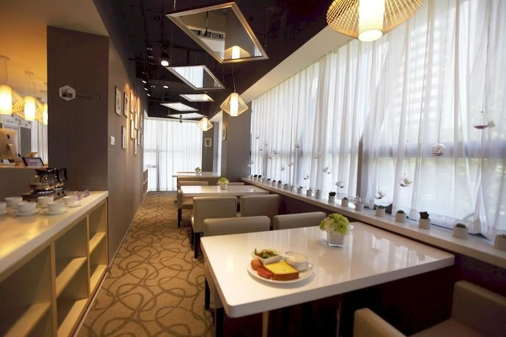 Z Hotels (Hangzhou West Lake Qingchun Road)