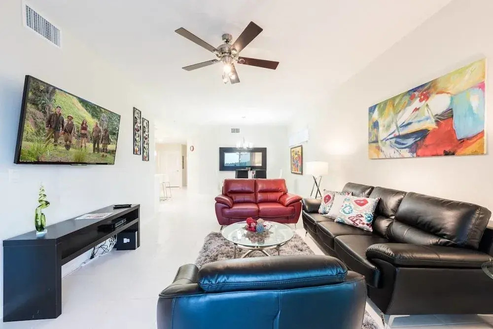 Beautiful Condo House In Storey Lake