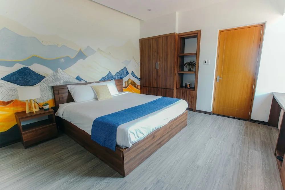 Royal Lion Hotel and Apartment