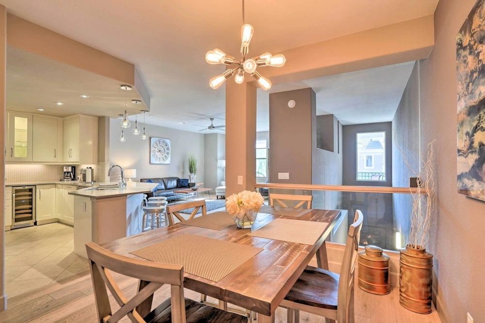 Beautiful Scottsdale Home - Walk to Shops & Golf