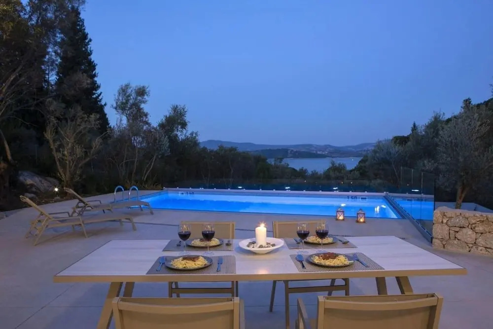 Villas Harriet - With Sea View and near the sea