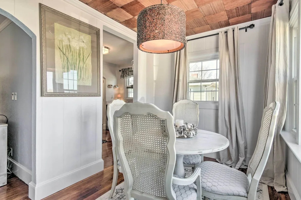 Chincoteague Island Cottage ~ 2 Mi to Beaches