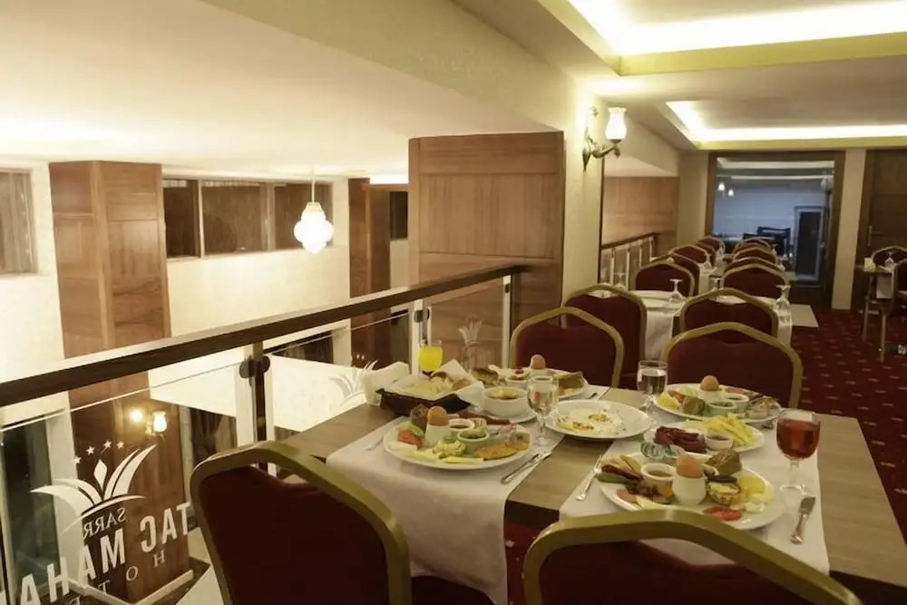 SARR TAC MAHAL HOTEl