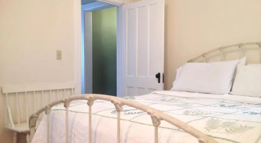 Glen Avenue Suites