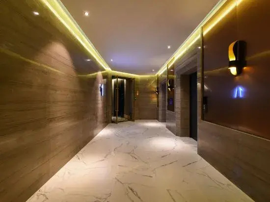 Crystal Orange Hotel，jinghuiSquare,XiaotunRoad,Beijng