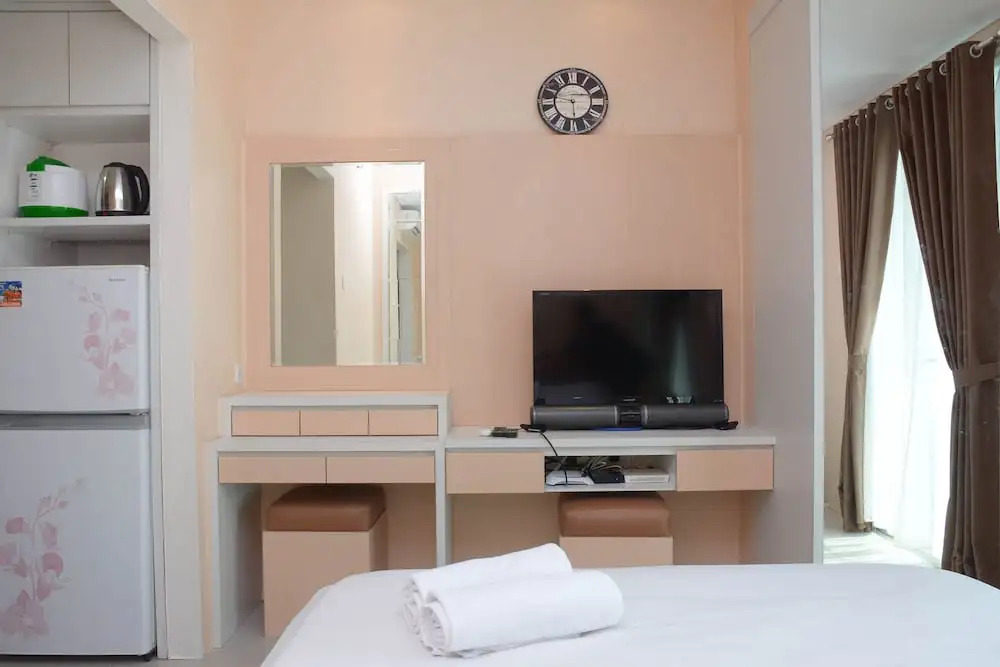 Nice And Minimalist Studio At Apartment Woodland Park Residence
